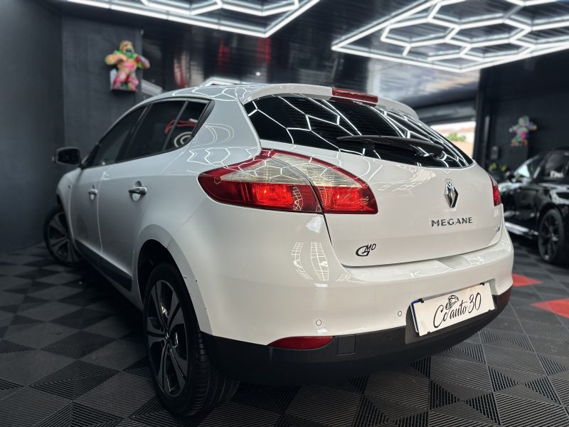 RENAULT MEGANE III Berline cinq portes  2011