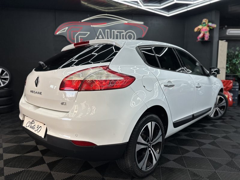 RENAULT MEGANE III Berline cinq portes  2011