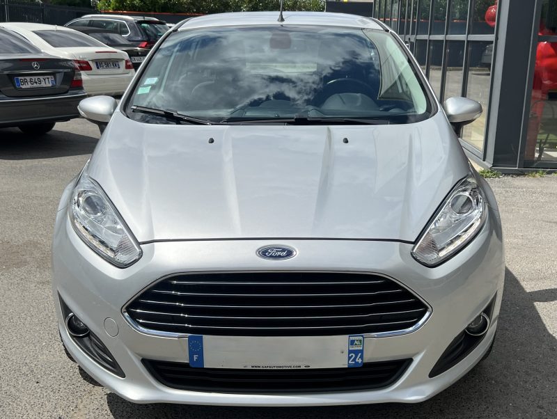 FORD FIESTA 5 V TITANIUM 1.6 TDCI 95 Cv BLUETOOTH REGULATEUR 5 PORTES CRIT AIR 2 - GARANTIE 1 AN