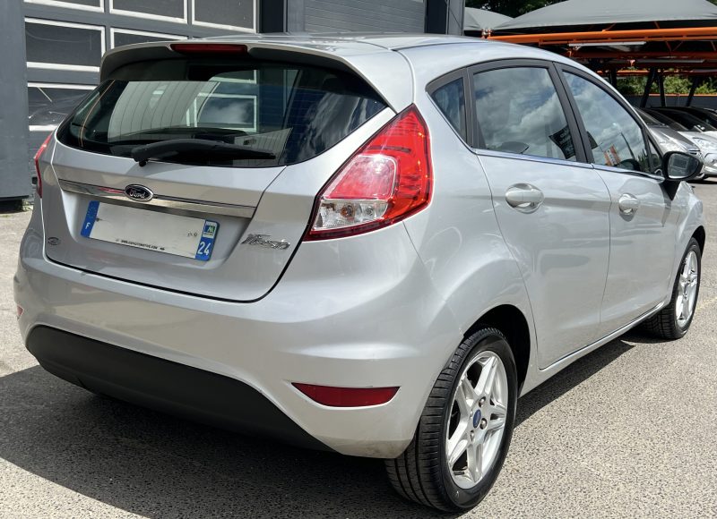 FORD FIESTA 5 V TITANIUM 1.6 TDCI 95 Cv BLUETOOTH REGULATEUR 5 PORTES CRIT AIR 2 - GARANTIE 1 AN