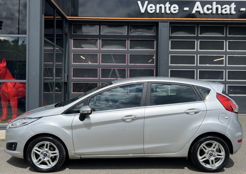 FORD FIESTA 5 V TITANIUM 1.6 TDCI 95 Cv BLUETOOTH REGULATEUR 5 PORTES CRIT AIR 2 - GARANTIE 1 AN