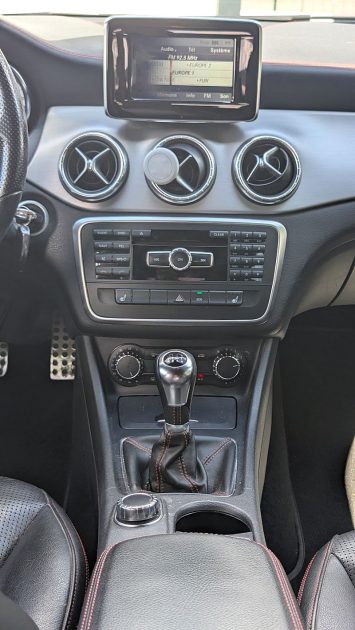 MERCEDES  CLA 180 2013 1.6 120CH 6 CV  143000km