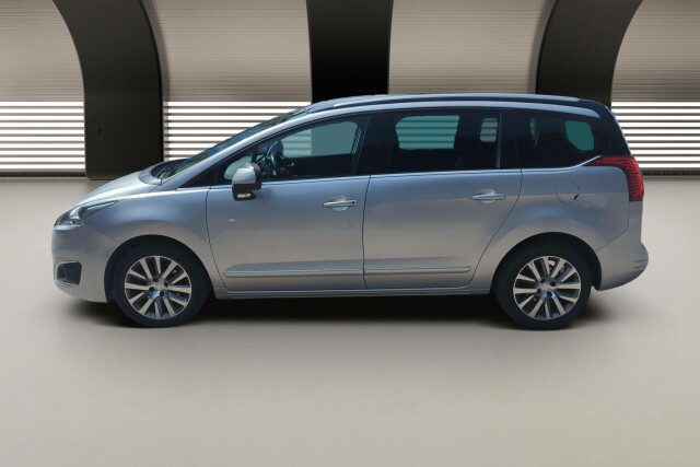 PEUGEOT 5008 2015