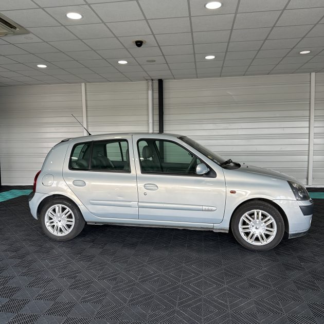 RENAULT CLIO II 1.6 16V 107cv Initiale Paris