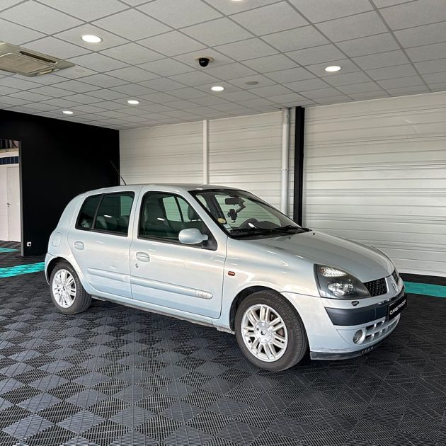 RENAULT CLIO II 1.6 16V 107cv Initiale Paris