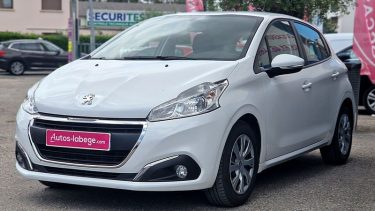 PEUGEOT 208  2018