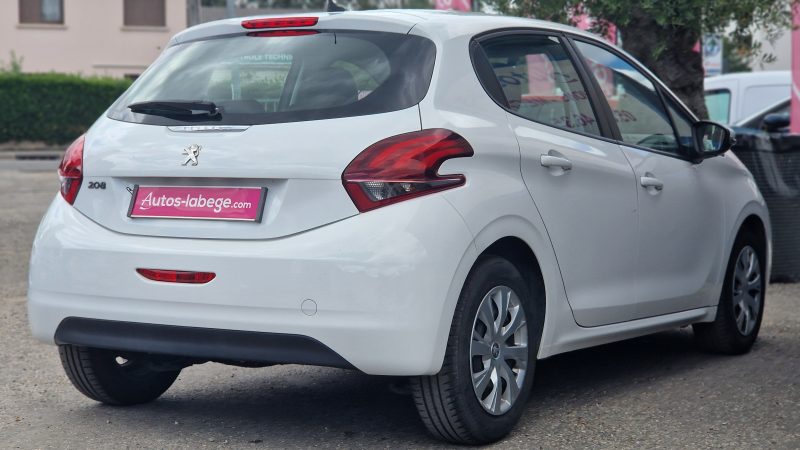 PEUGEOT 208  2018