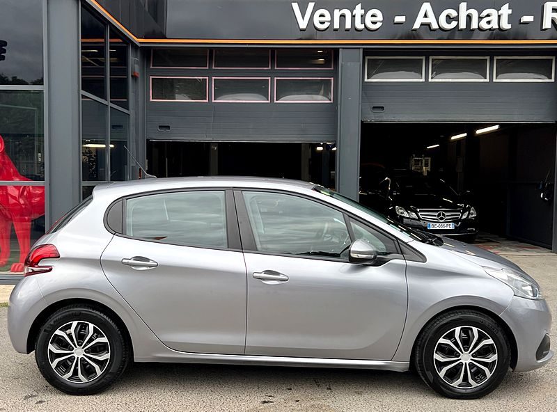 PEUGEOT 208 PHASE 2 1.5 BLUE HDI 100 Cv ECRAN GPS APPLE CARPLAY & ANDROID BVM6 - GARANTIE 1 AN