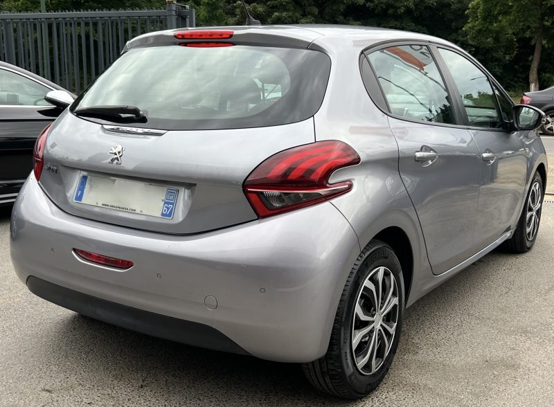 PEUGEOT 208 PHASE 2 1.5 BLUE HDI 100 Cv ECRAN GPS APPLE CARPLAY & ANDROID BVM6 - GARANTIE 1 AN