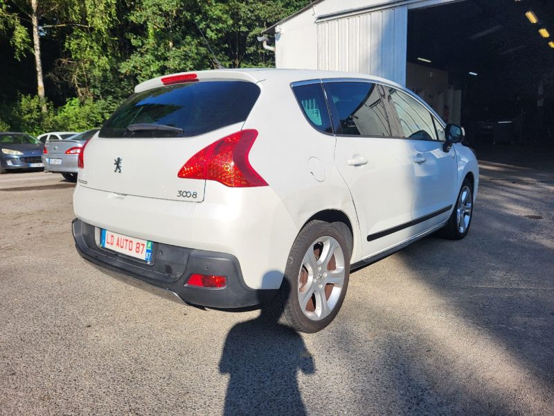 PEUGEOT 3008 Monospace 2013