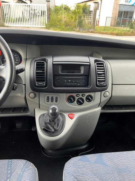 RENAULT TRAFIC 2005