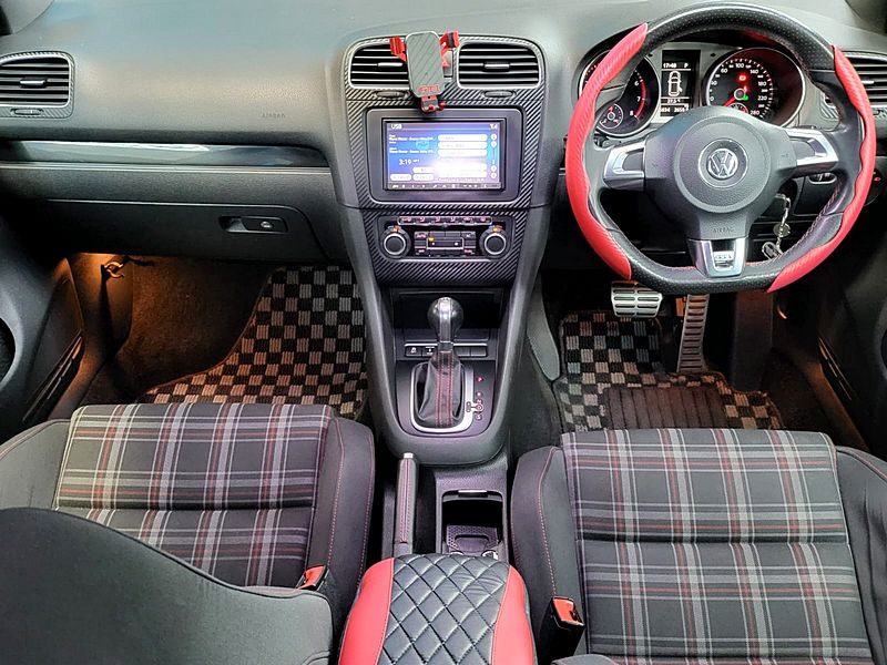 VOLKSWAGEN GOLF VI GTI 2.0 TSI 210cv Boîte Auto DSG / VOLANT A DROITE / IMPORTATION JAPONAISE