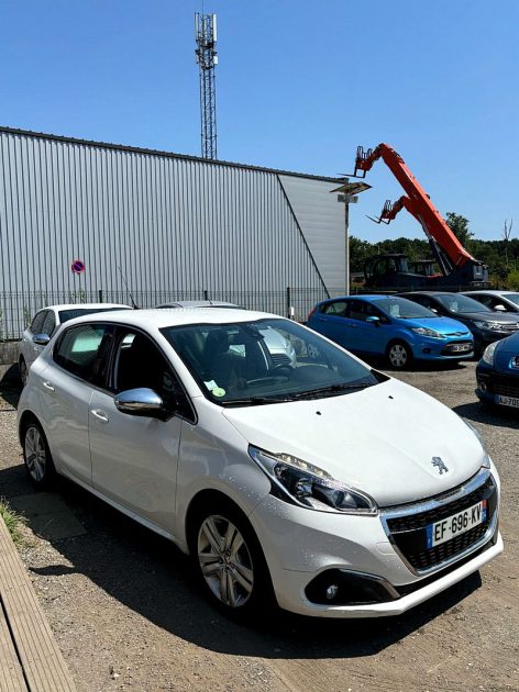 PEUGEOT 208  2016