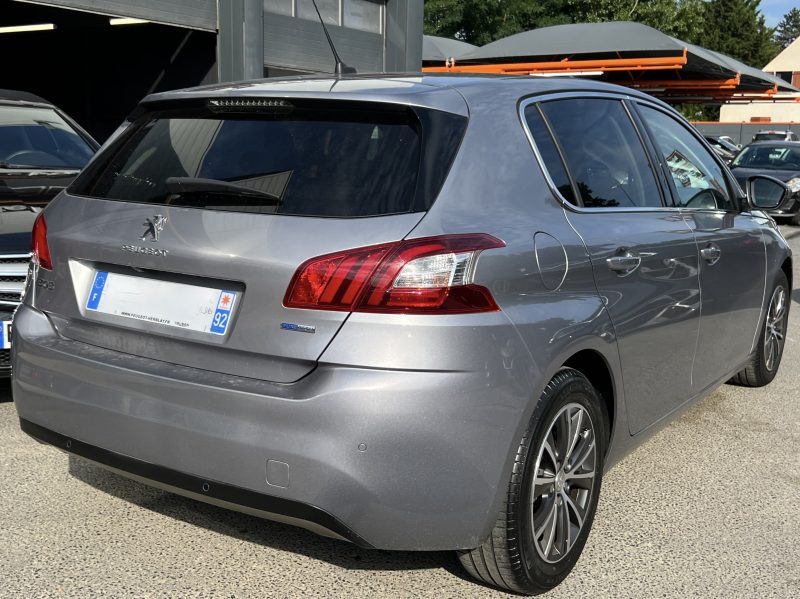 PEUGEOT 308 II ALLURE 1.2 130 BOITE AUTOMATIQUE GPS CAMERA RECUL CRIT AIR 1 54 400 Kms Garantie 1 an