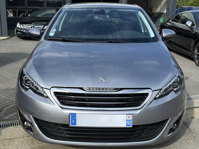 PEUGEOT 308 II ALLURE 1.2 130 BOITE AUTOMATIQUE GPS CAMERA RECUL CRIT AIR 1 54 400 Kms Garantie 1 an