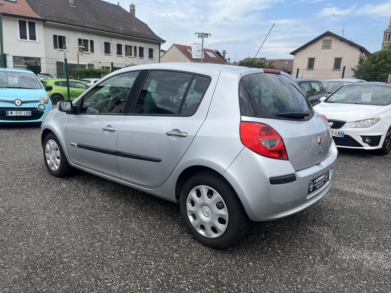 RENAULT CLIO III 1.6i 110CV BVA