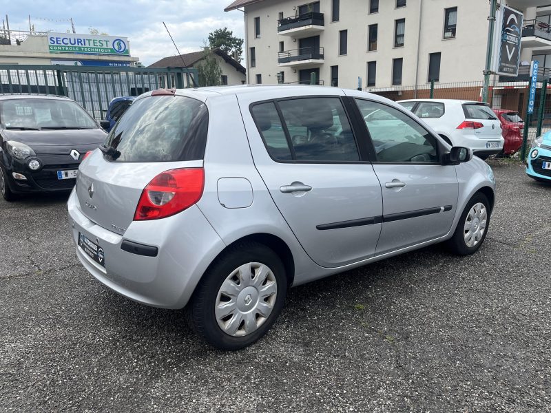 RENAULT CLIO III 1.6i 110CV BVA