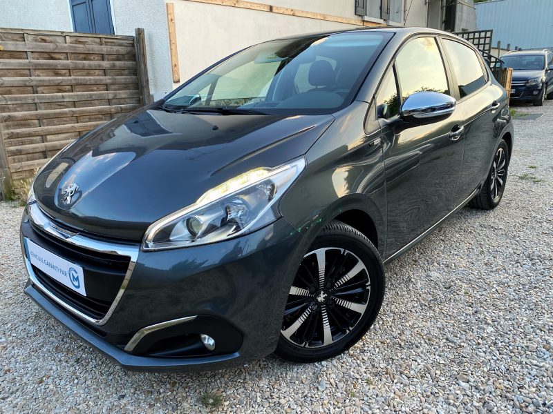 PEUGEOT 208 2016