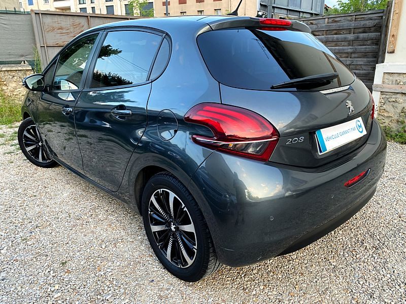 PEUGEOT 208 2016