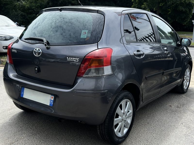 TOYOTA YARIS II PHASE 2 1.3 VVT-i 100 Cv BOITE AUTOMATIQUE / BLUETOOTH CLIM 5 PORTES - GARANTIE 1 AN