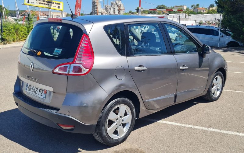 RENAULT SCenic III carminat 2009