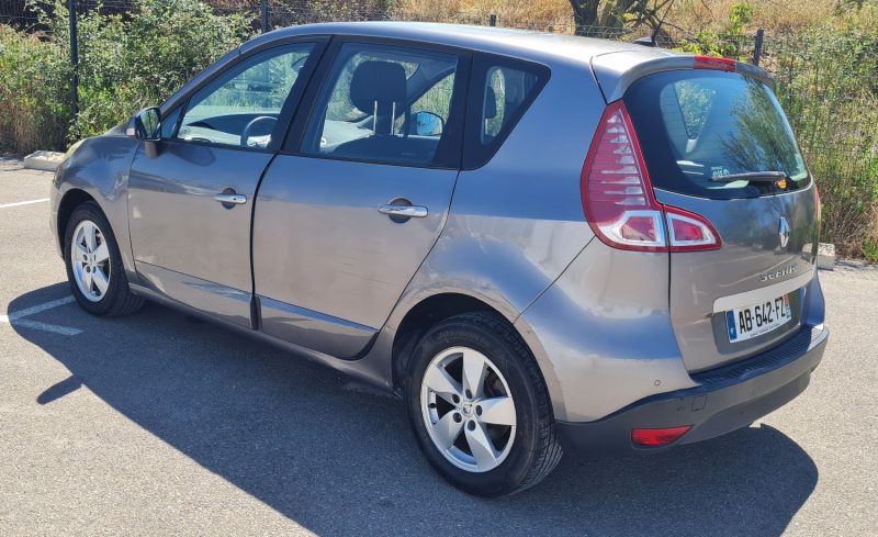 RENAULT SCenic III carminat 2009