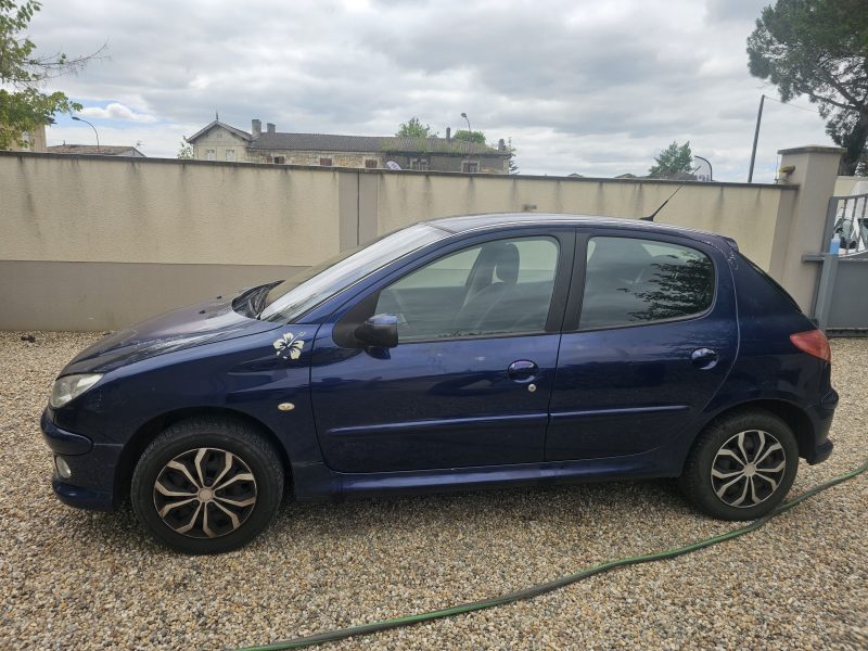 PEUGEOT 206 Berline bicorps trois ou cinq portes 2006