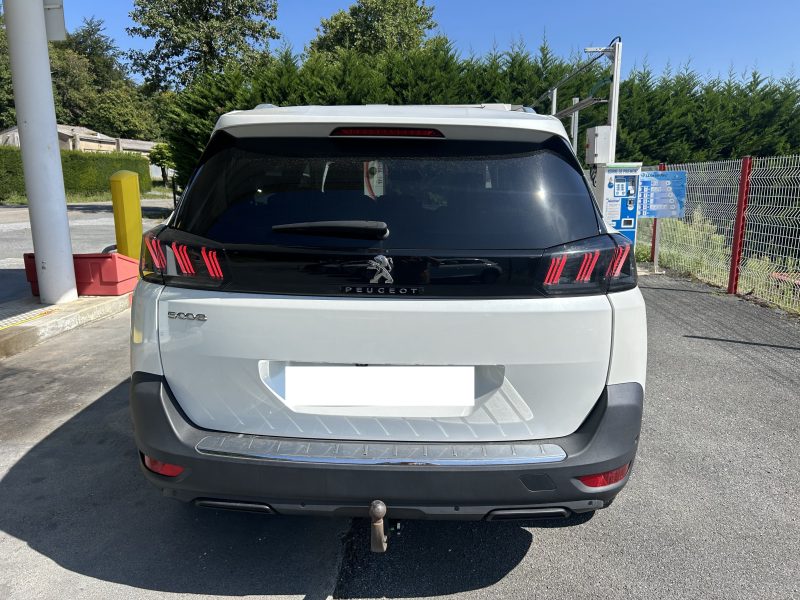 PEUGEOT 5008 2021