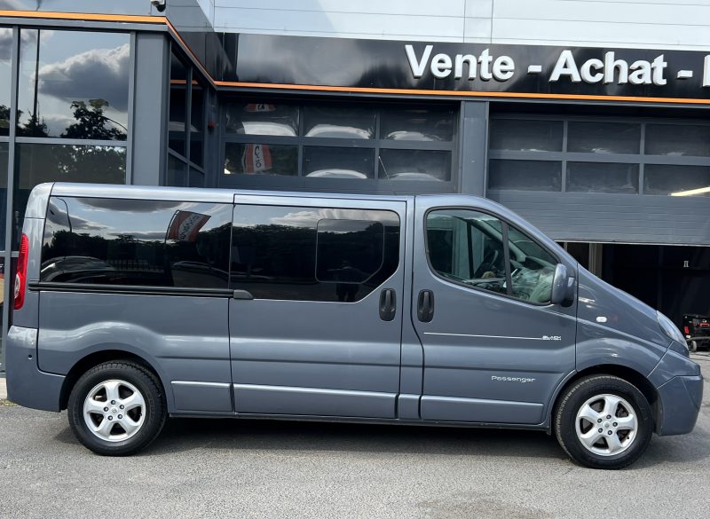 RENAULT TRAFIC II BLACK EDITION L2H1 2.0 DCI 115 Cv 1ERE MAIN / BOITE AUTO 8 PLACES - GARANTIE 1 AN