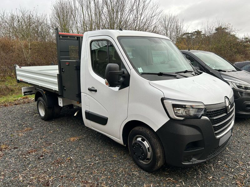 RENAULT MASTER III Camion plate-forme/ChÃ¢ssis 2023