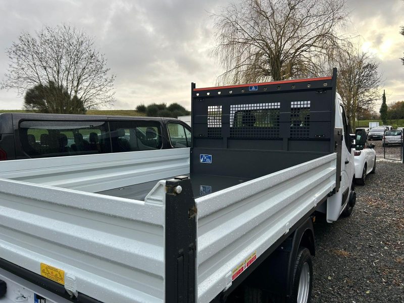 RENAULT MASTER III Camion plate-forme/ChÃ¢ssis 2023