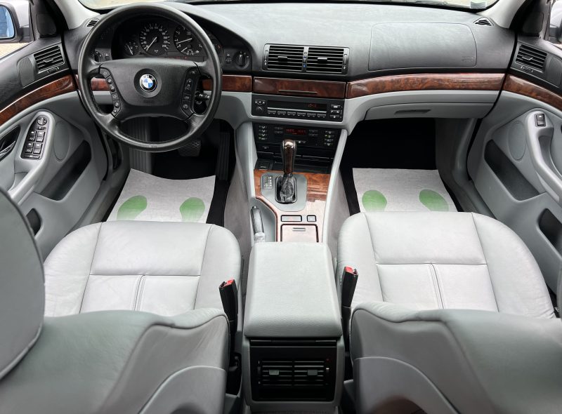 BMW SERIE 5 E39 TOURING 520i 2.2 6 CYLINDRES 170 LUXE / BOITE AUTO CUIR TOIT OUVRANT Garantie 1 an