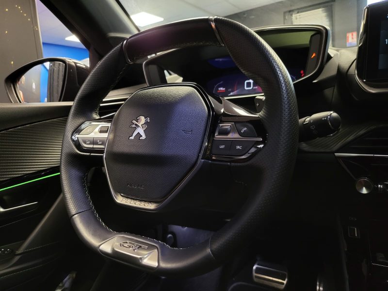 PEUGEOT 208 1.2 PureTech 100Ch GT / TOIT PANO / SIEGE ALCANTARA / I-COCKPIT 3D / KEYLESS / LUMIERE D