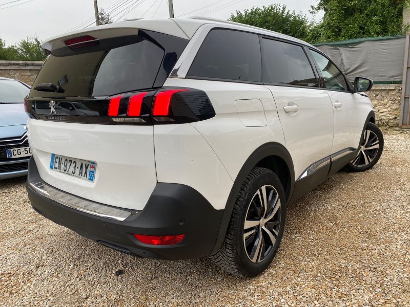 PEUGEOT 5008 II 2017