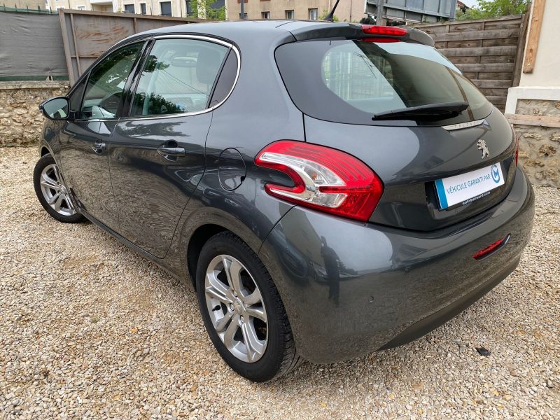 PEUGEOT 208 I 2015