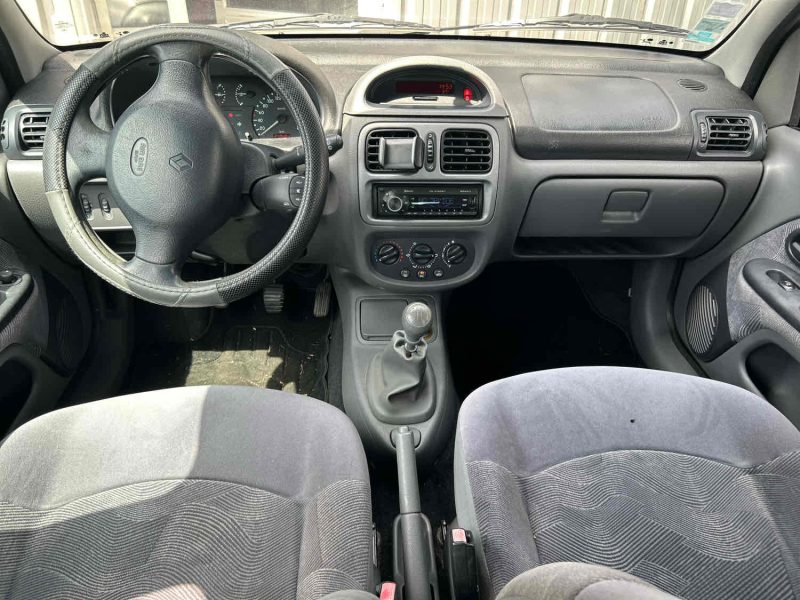 RENAULT CLIO II 2001