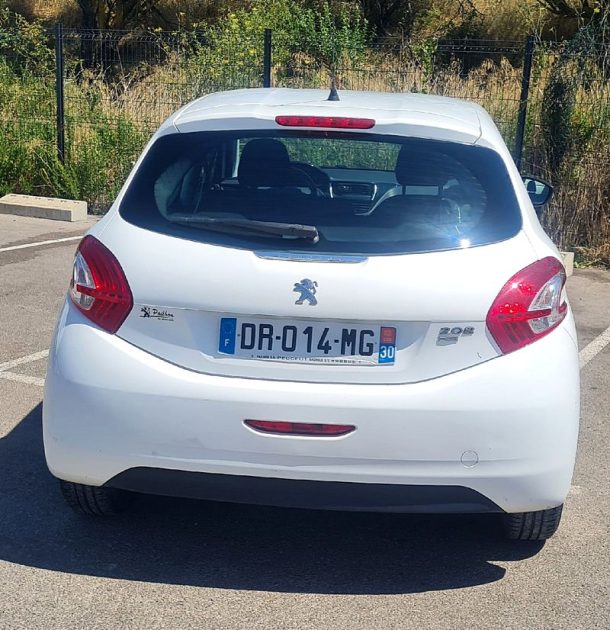 PEUGEOT 208 I 2015