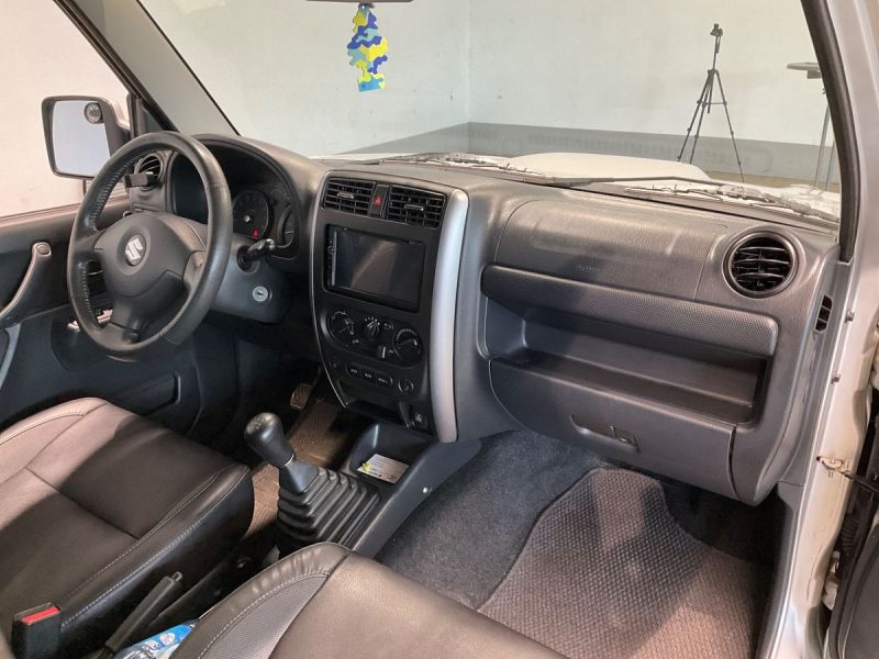 Suzuki Jimny 1.3 JLX 85 cv / 4X4 / 1ère Main / Suivi Complet 