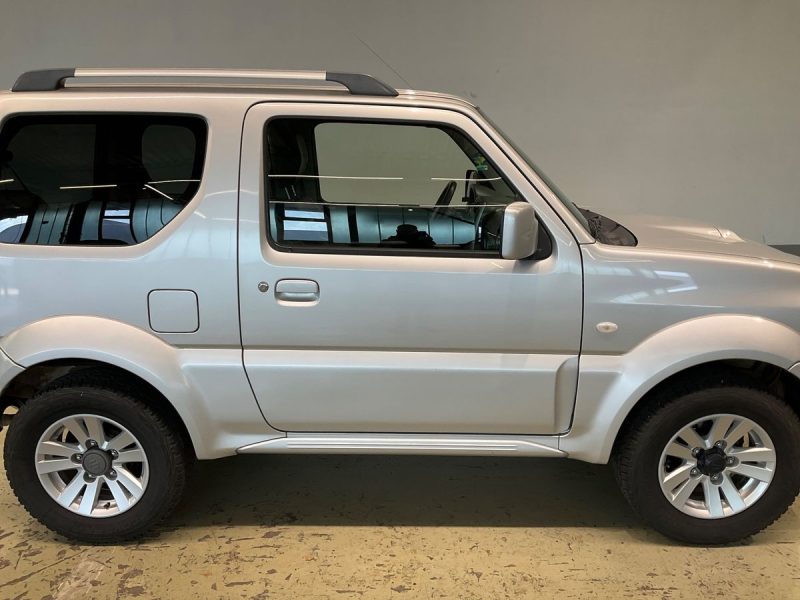 Suzuki Jimny 1.3 JLX 85 cv / 4X4 / 1ère Main / Suivi Complet 