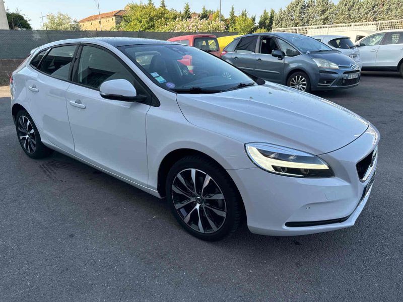 VOLVO V40 2019