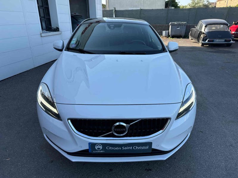 VOLVO V40 2019