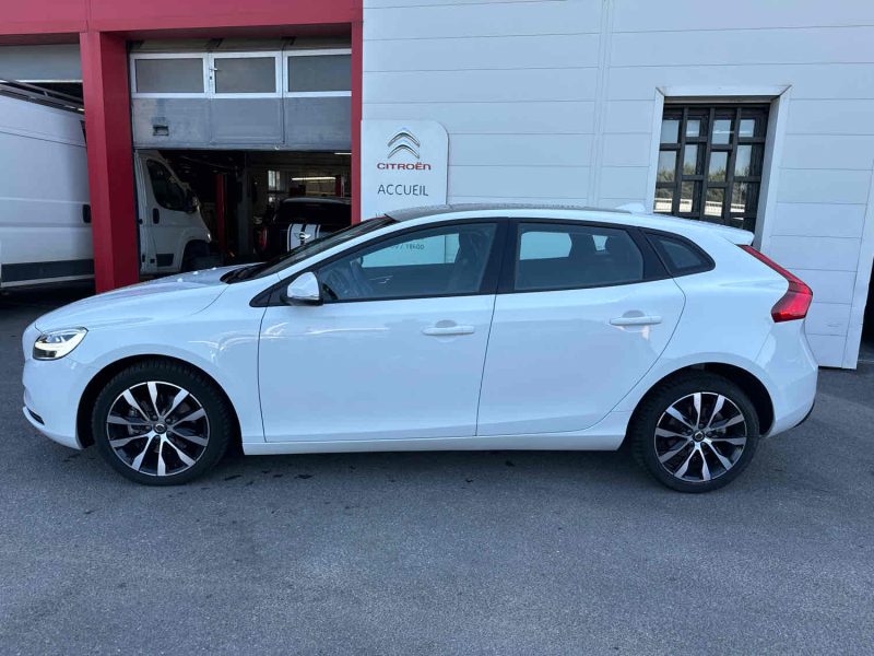 VOLVO V40 2019