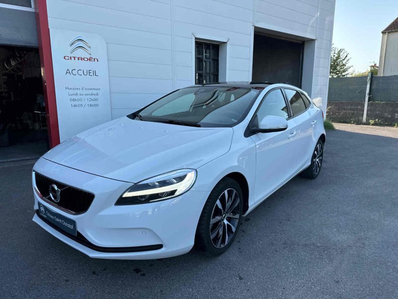 VOLVO V40 2019