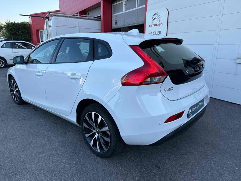 VOLVO V40 2019