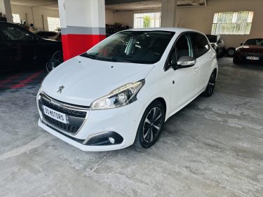 PEUGEOT 208  2019