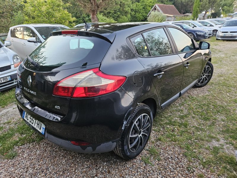 RENAULT MEGANE III Berline bicorps trois ou cinq portes (BZ0/1_, B3_ 2009