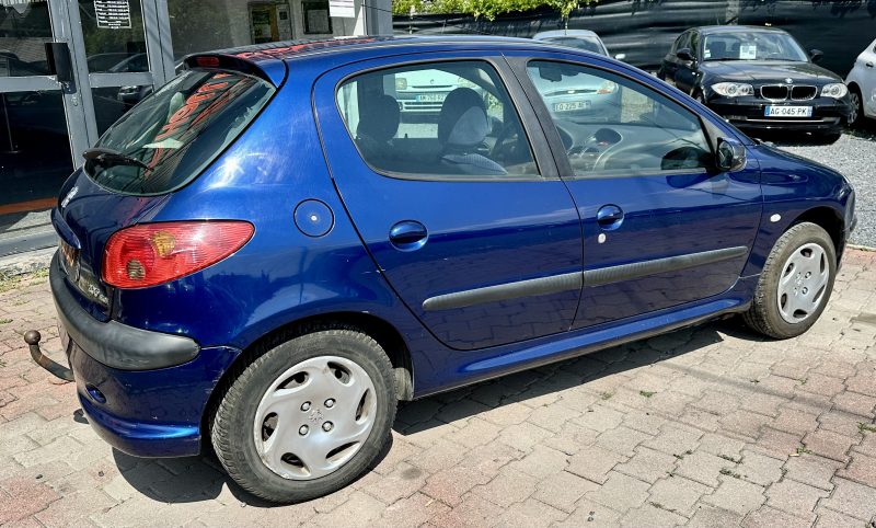 PEUGEOT 206 Berline bicorps trois ou cinq portes 2003