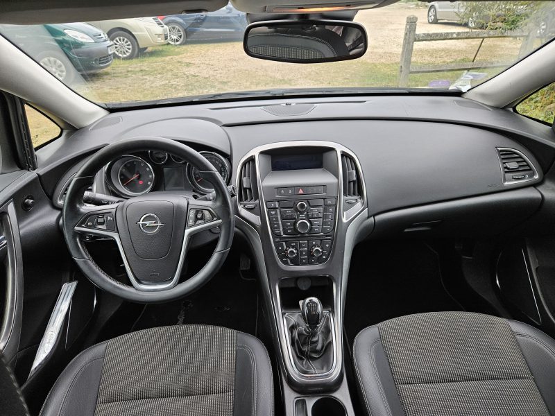 OPEL ASTRA 2011