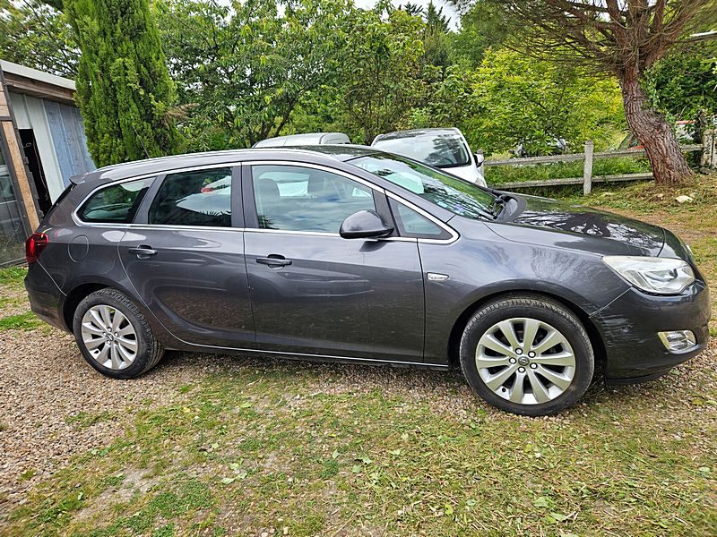 OPEL ASTRA 2011