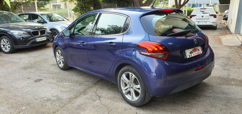 Peugeot 208 1.2l 82 ch Allure, *Clim auto*, *Entretien Peugeot*, *Idéale jeune conducteur*